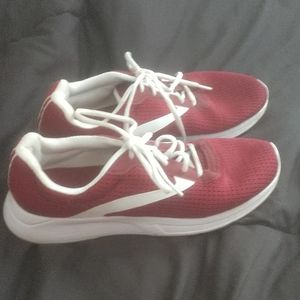 Tennis shoes